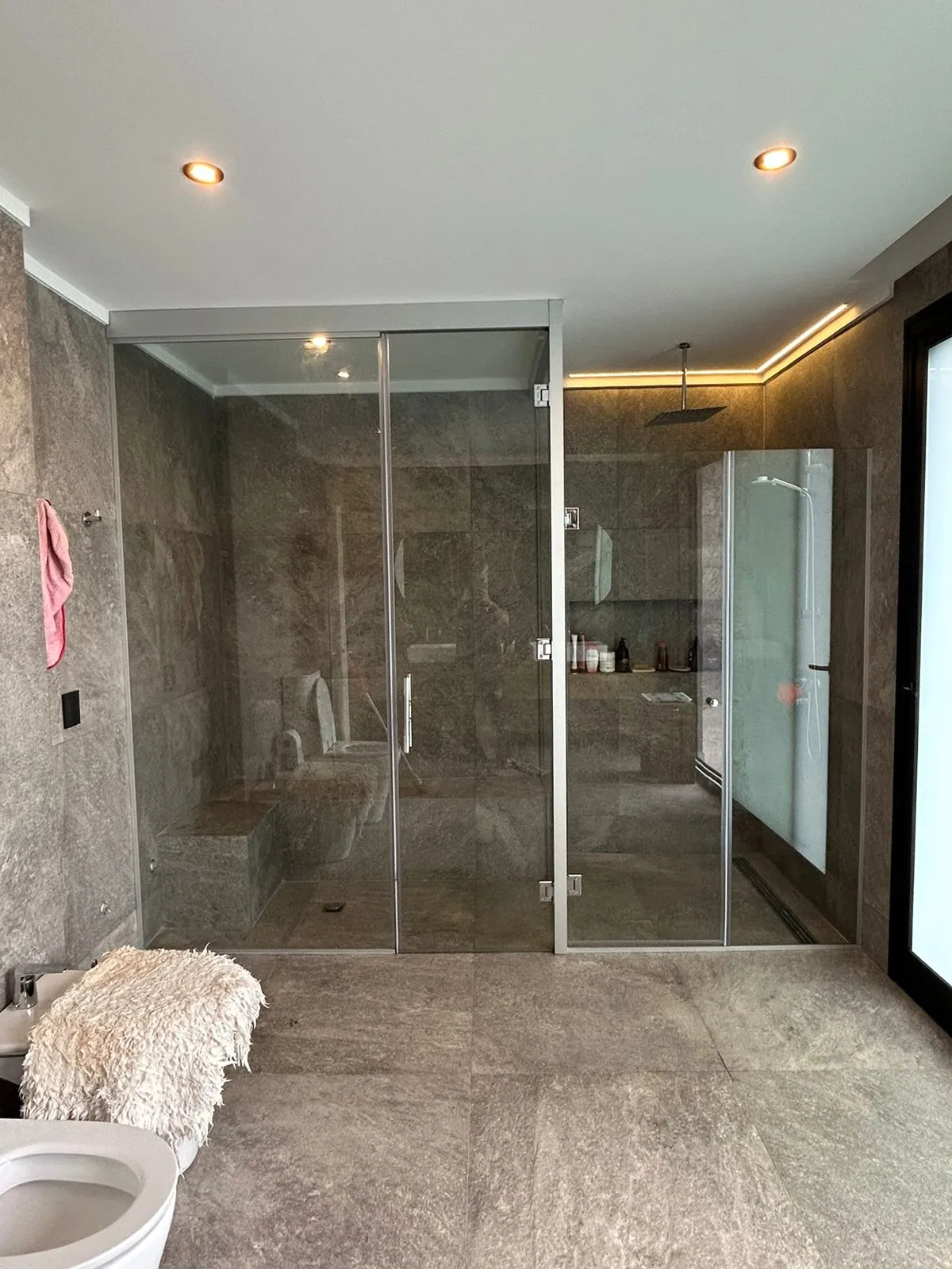 Mampara de baño corrediza fabricada por V1