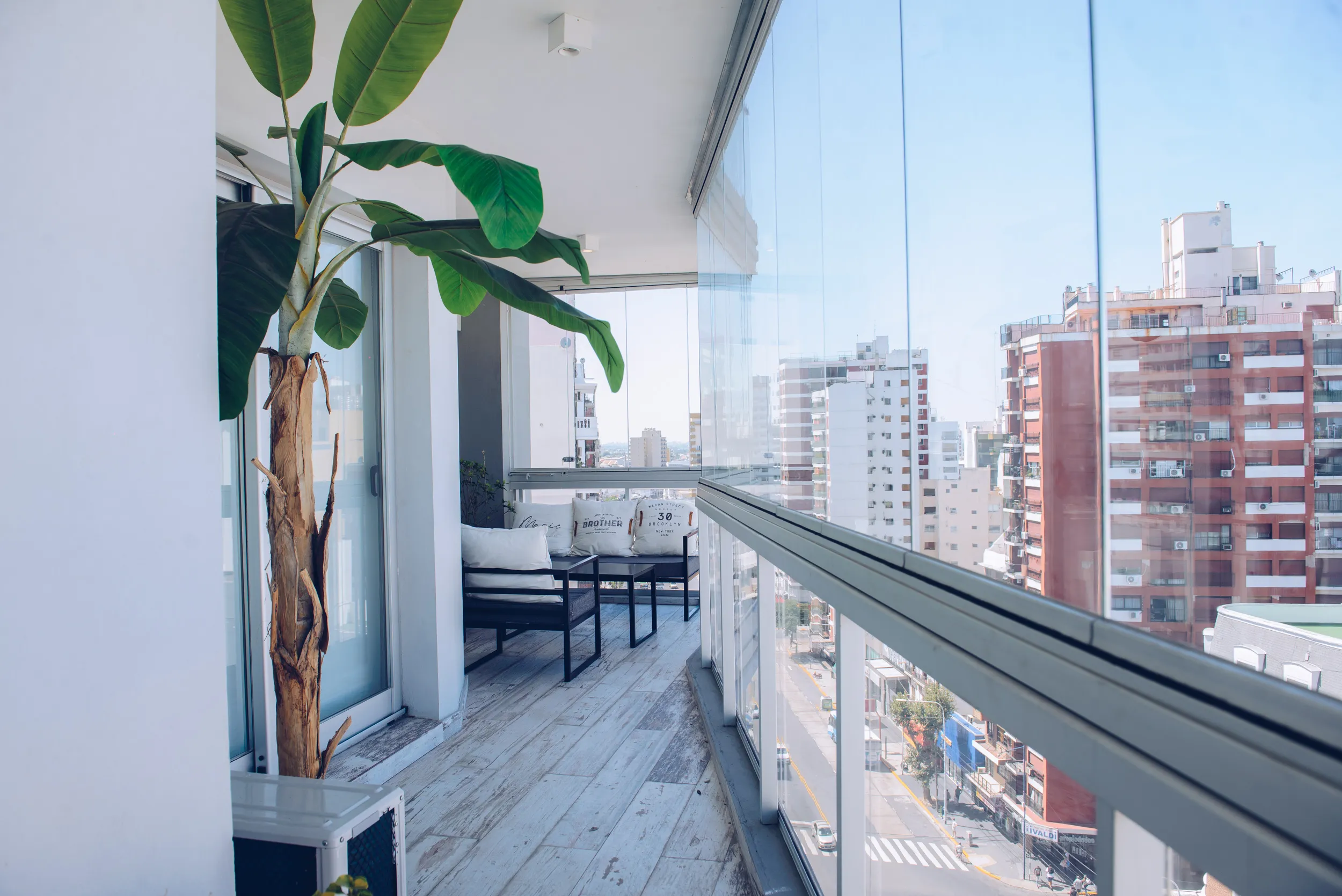 Ventana de aluminio con RPT fabricada por V1